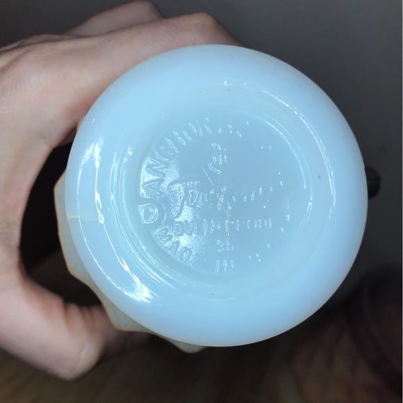 Set of four vintage Anchor Hocking Fire King milk glass coffee mugs EUC - Picture 3 of 3